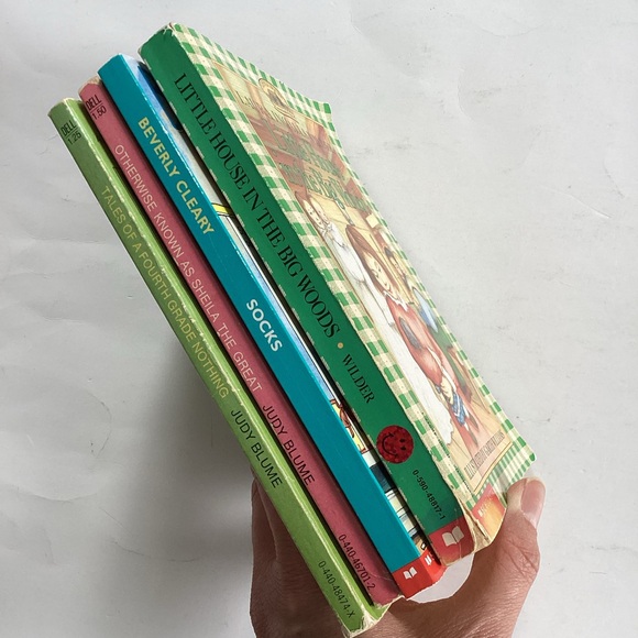 4 vintage kids chapter books - Picture 2 of 5